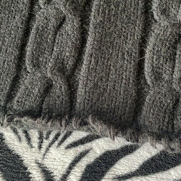 Spyder turtleneck black cable knit pull over autumn sweater raw hem size 8 - Picture 5 of 10